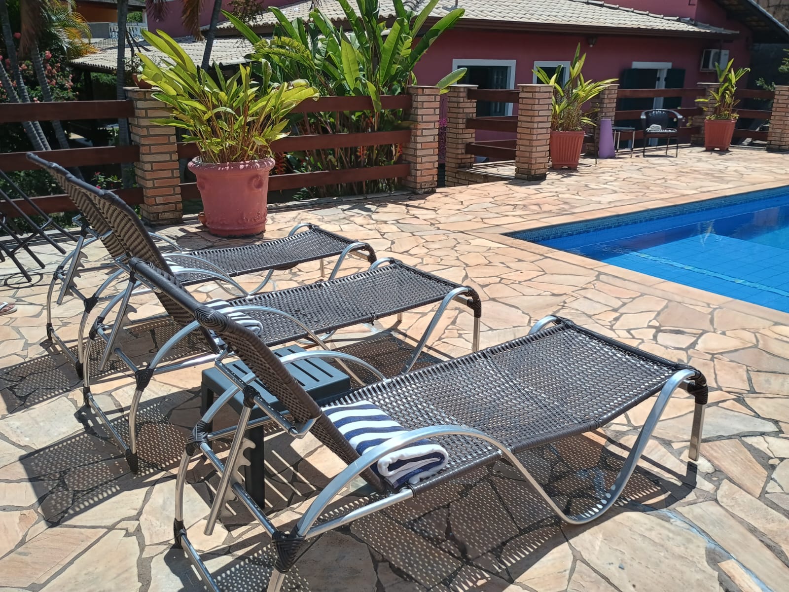 Casa Térrea com 3 dormitórios e Piscina a Venda no Condomínio Jardim do Ribeirão I