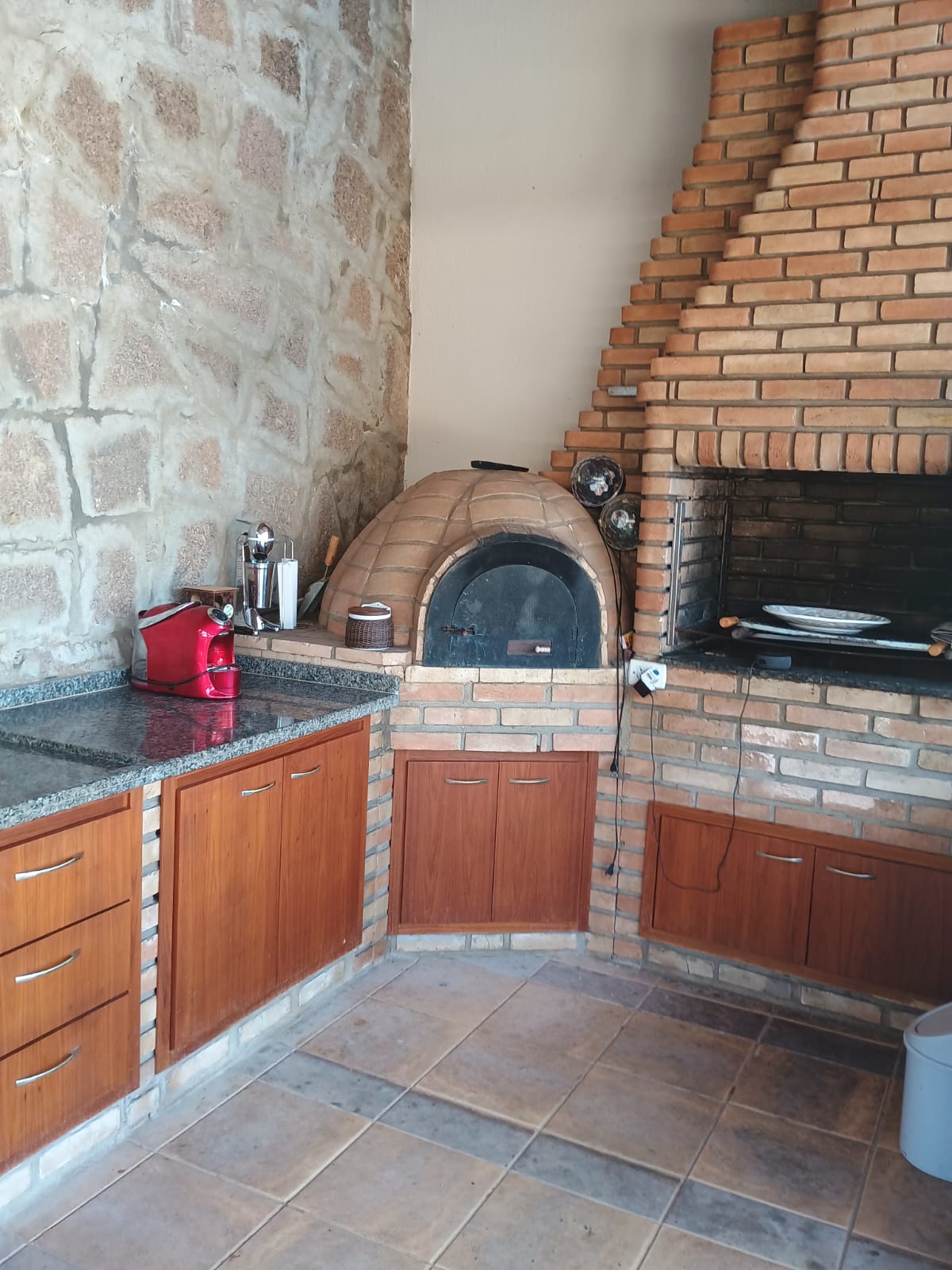 Casa Térrea com 3 dormitórios e Piscina a Venda no Condomínio Jardim do Ribeirão I