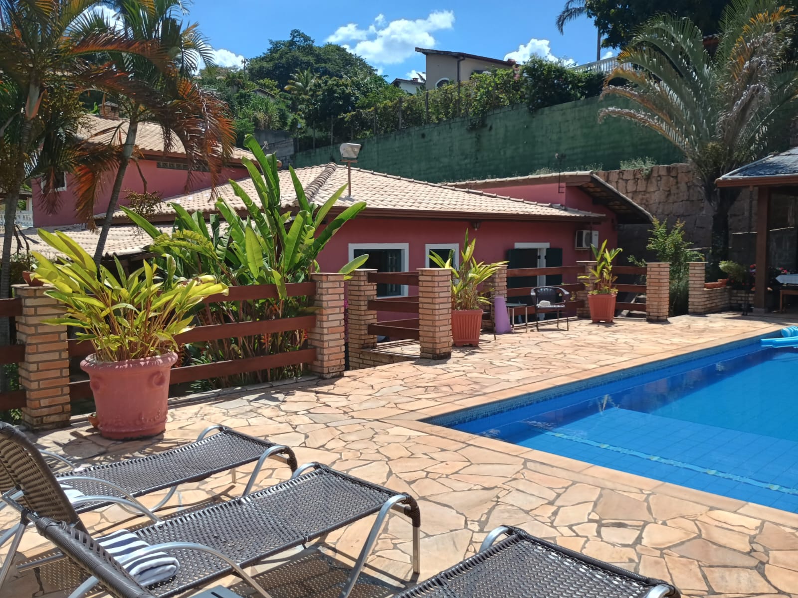 Casa Térrea com 3 dormitórios e Piscina a Venda no Condomínio Jardim do Ribeirão I