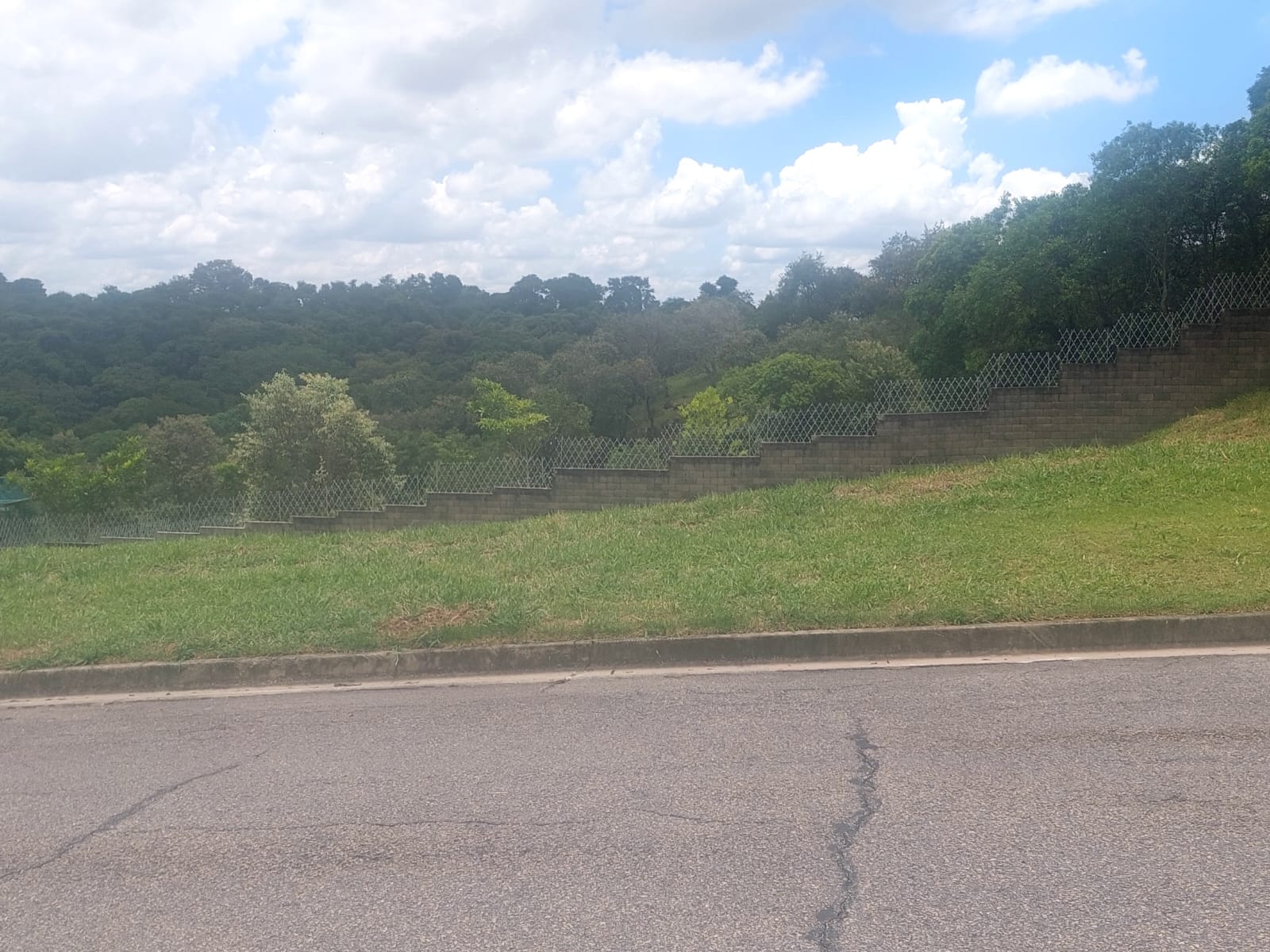 Terreno de 1.146m² com fundos para reserva no Montes Claros, Itupeva!