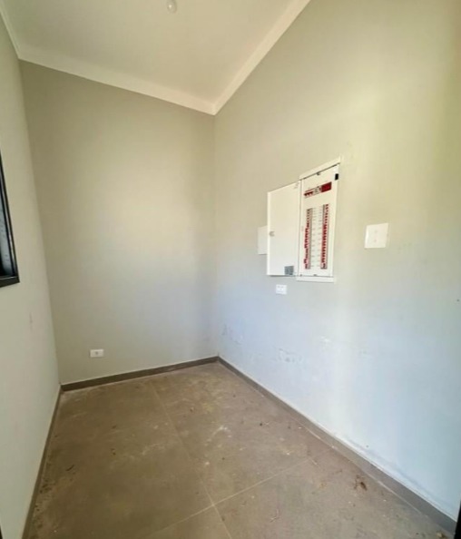 Casa moderna com vista para mata no Horizonte Azul 2: conceito aberto, 3 dorm (suíte master com closet), gourmet com churrasqueira e piscina