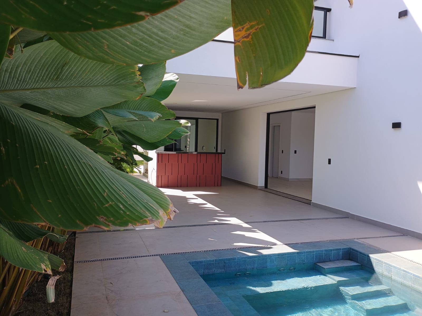 Alto Padrão, Piscina Infinita e Natureza ao Redor – Viva no Ibi Aram II!