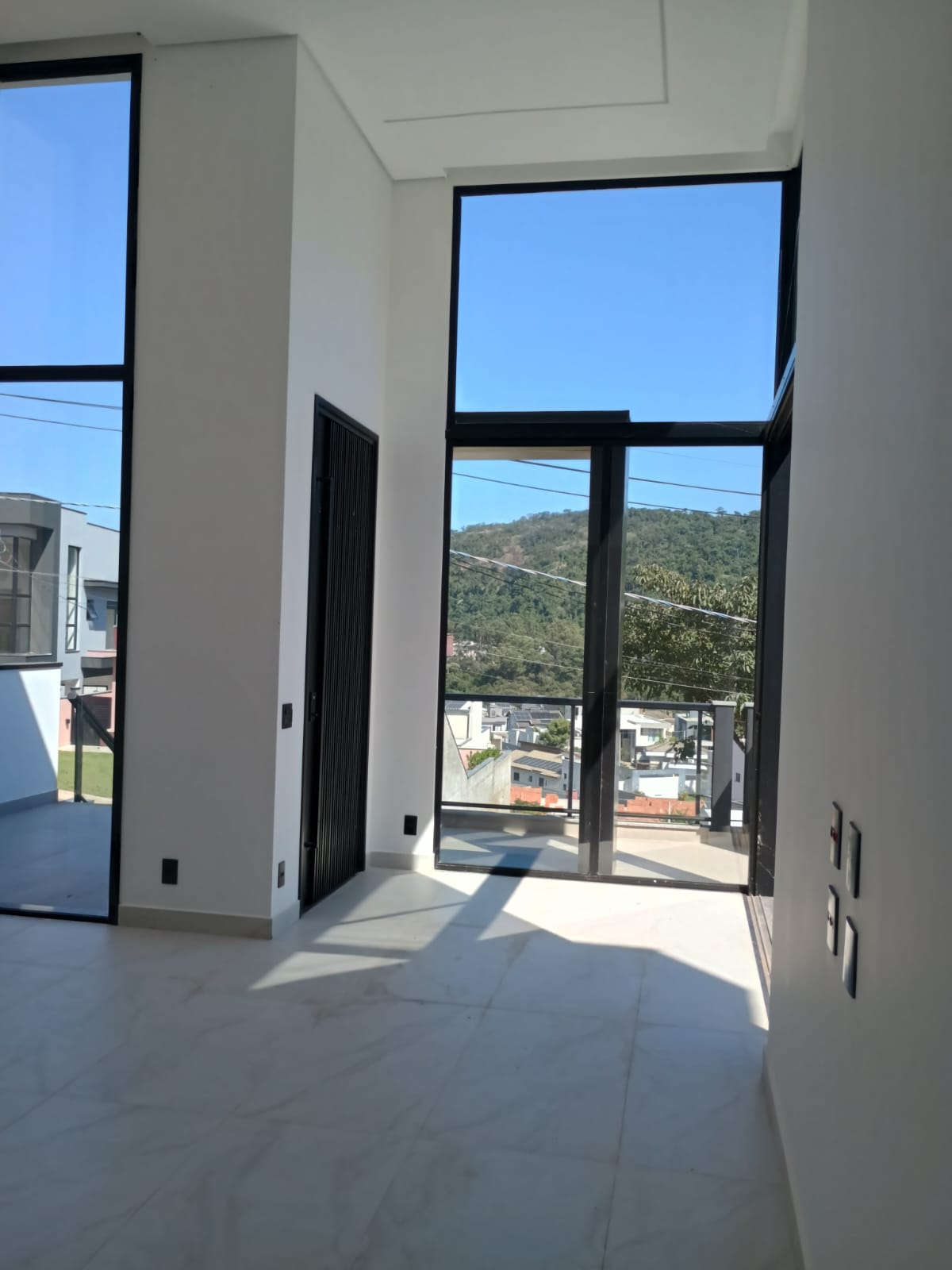 Alto Padrão, Piscina Infinita e Natureza ao Redor – Viva no Ibi Aram II!