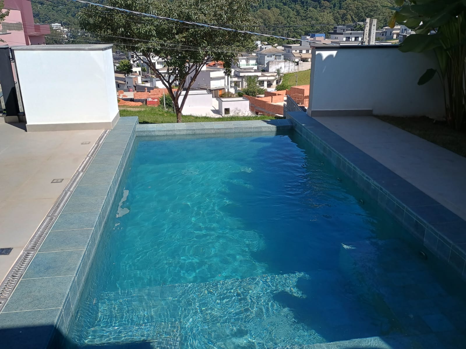 Alto Padrão, Piscina Infinita e Natureza ao Redor – Viva no Ibi Aram II!