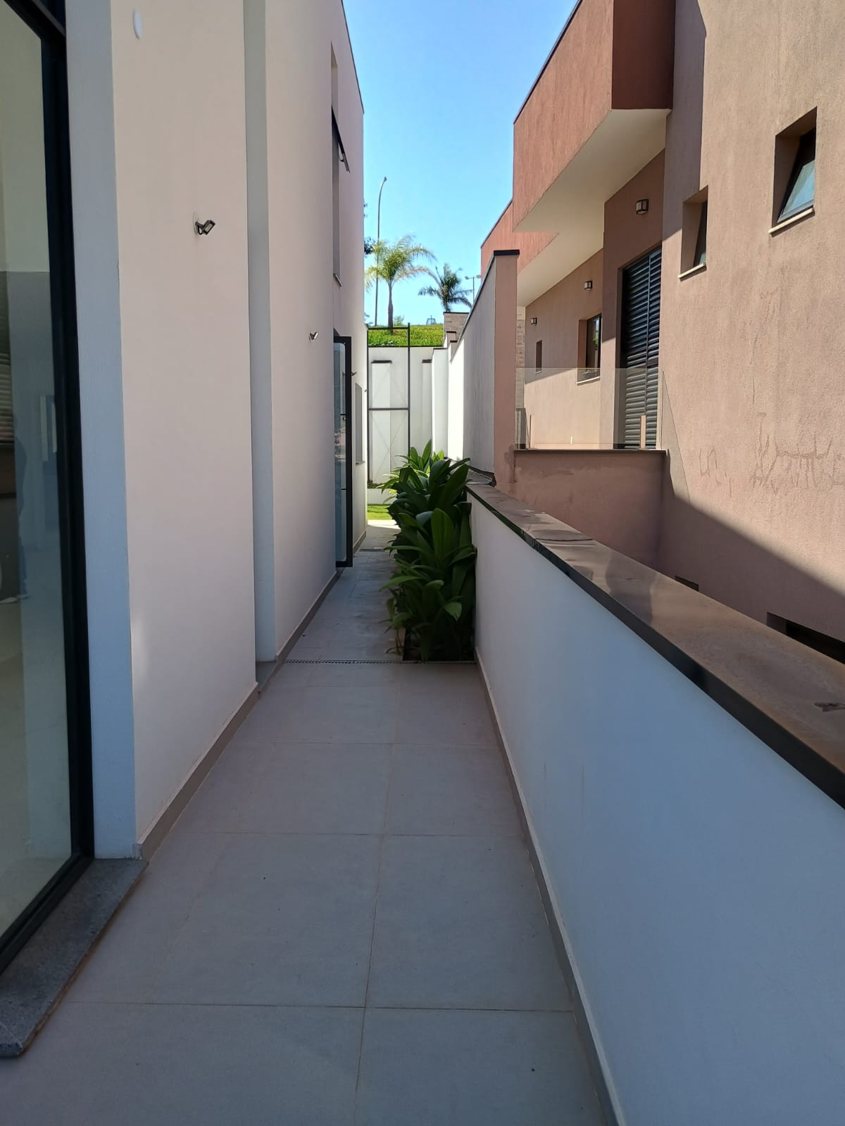 Alto Padrão, Piscina Infinita e Natureza ao Redor – Viva no Ibi Aram II!