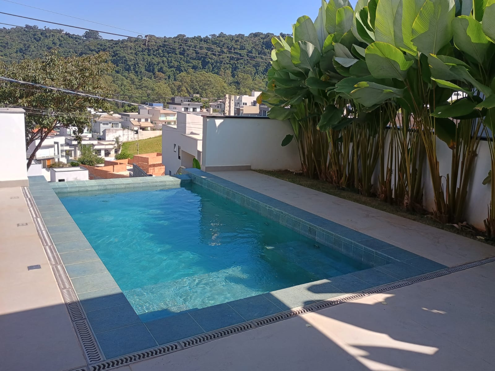Alto Padrão, Piscina Infinita e Natureza ao Redor – Viva no Ibi Aram II!