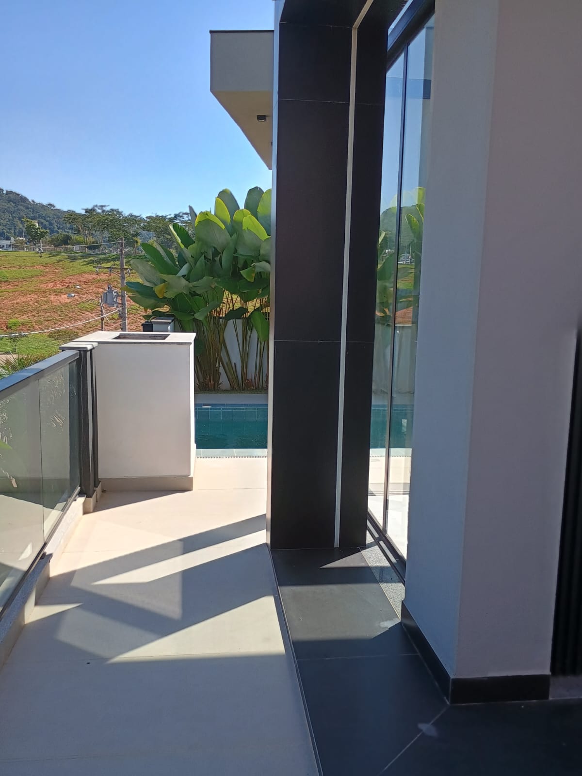 Alto Padrão, Piscina Infinita e Natureza ao Redor – Viva no Ibi Aram II!