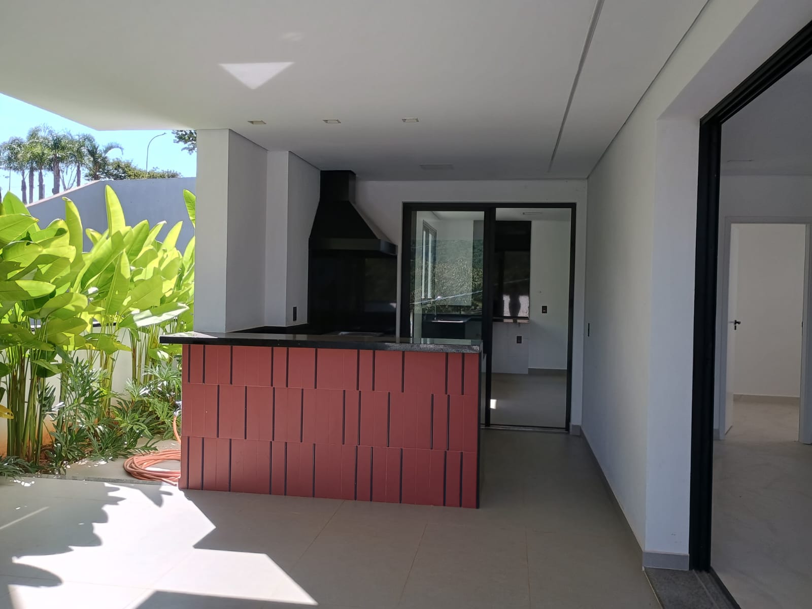 Alto Padrão, Piscina Infinita e Natureza ao Redor – Viva no Ibi Aram II!