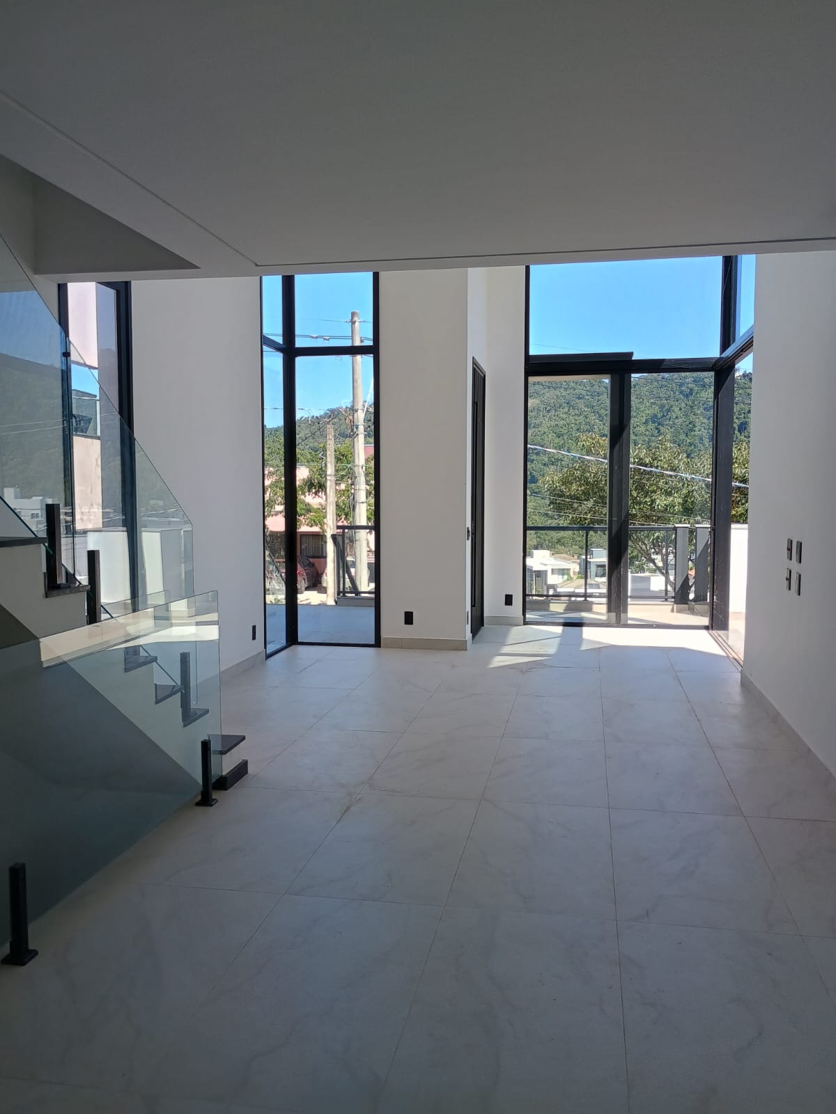 Alto Padrão, Piscina Infinita e Natureza ao Redor – Viva no Ibi Aram II!