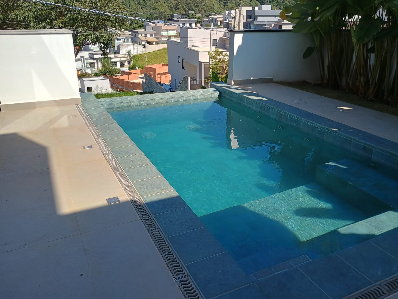 Alto Padrão, Piscina Infinita e Natureza ao Redor – Viva no Ibi Aram II!