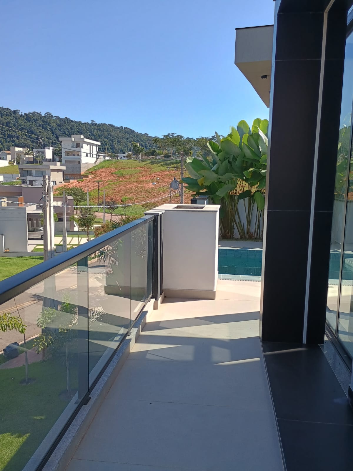 Alto Padrão, Piscina Infinita e Natureza ao Redor – Viva no Ibi Aram II!