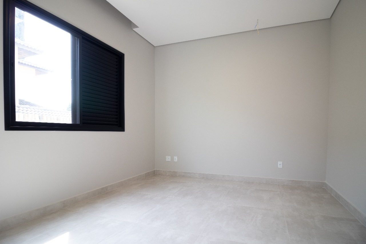 Casa Térrea com 4 suítes a venda no Residencial dos Lagos em Itupeva-SP 