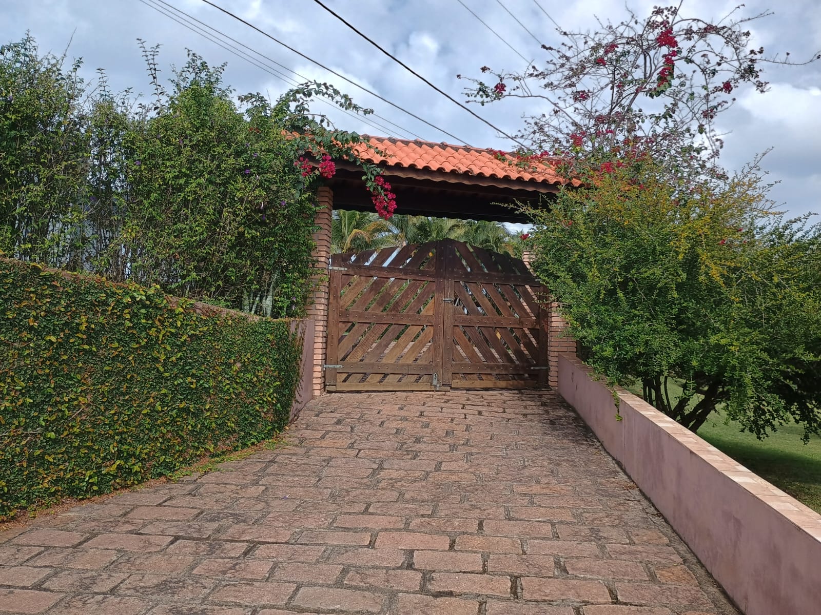 Casa com Vista Panorâmica, Piscina e Espaço Gourmet no Horizonte Azul 1!