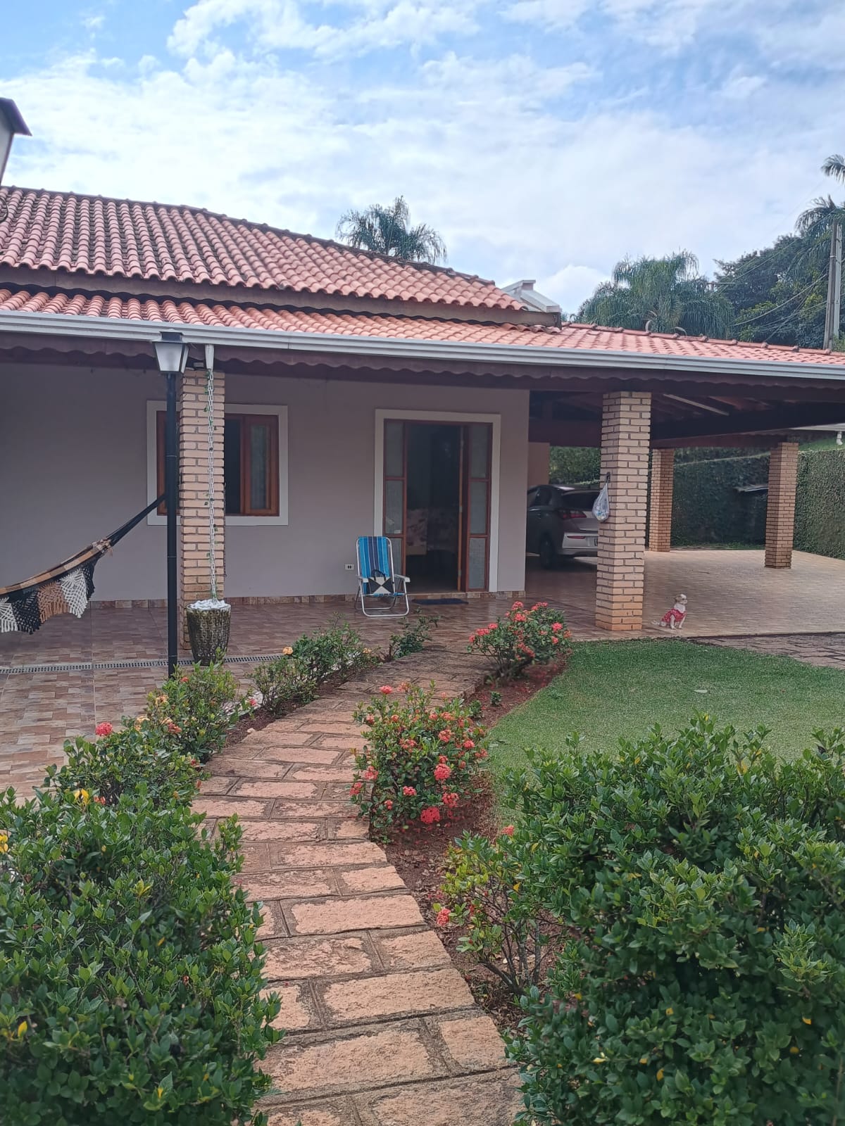 Casa com Vista Panorâmica, Piscina e Espaço Gourmet no Horizonte Azul 1!