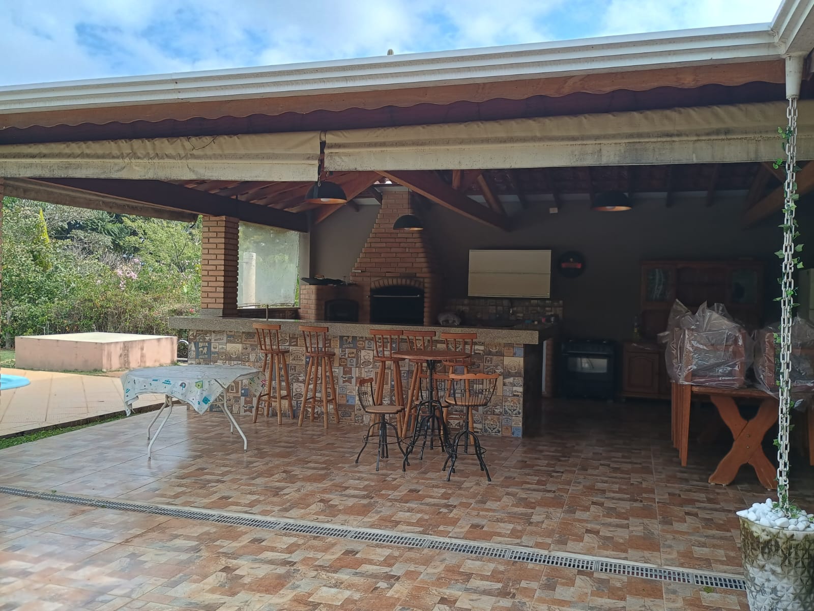 Casa com Vista Panorâmica, Piscina e Espaço Gourmet no Horizonte Azul 1!