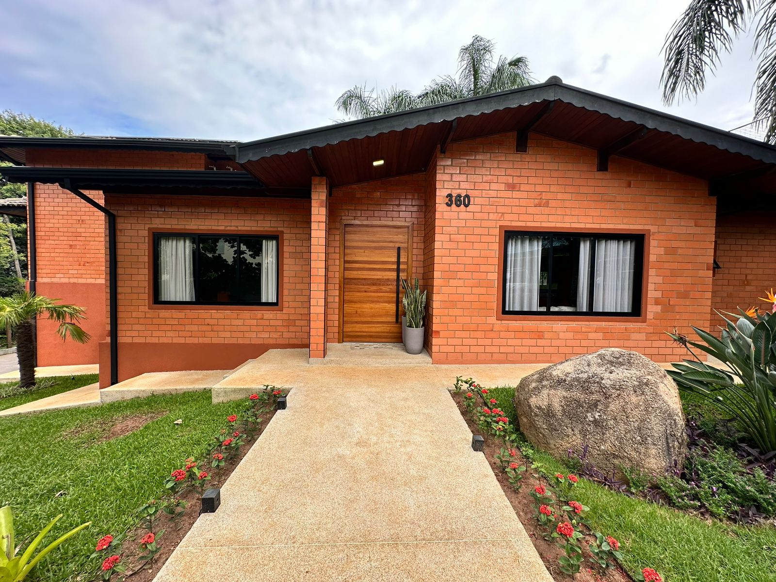 Casa Térrea Alto Padrão com 4 suítes a venda Condomínio Horizonte Azul 1