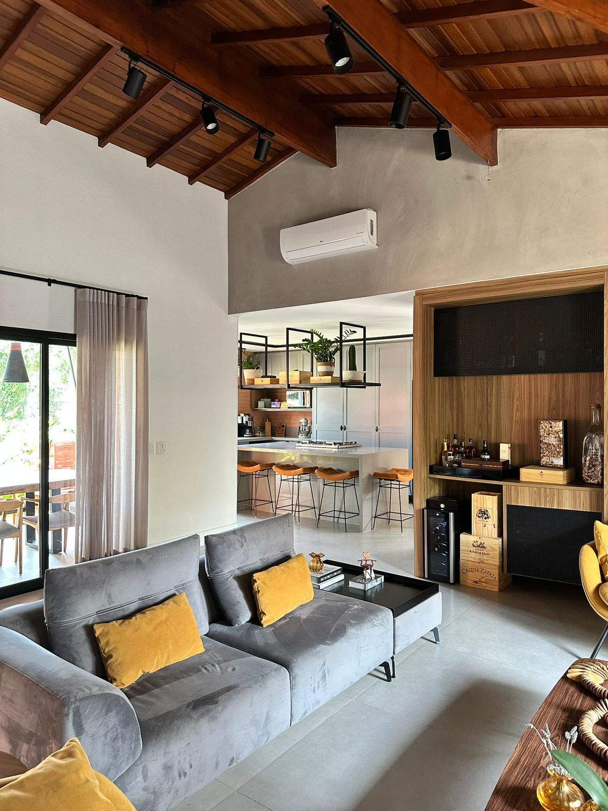 Casa Térrea Alto Padrão com 4 suítes a venda Condomínio Horizonte Azul 1