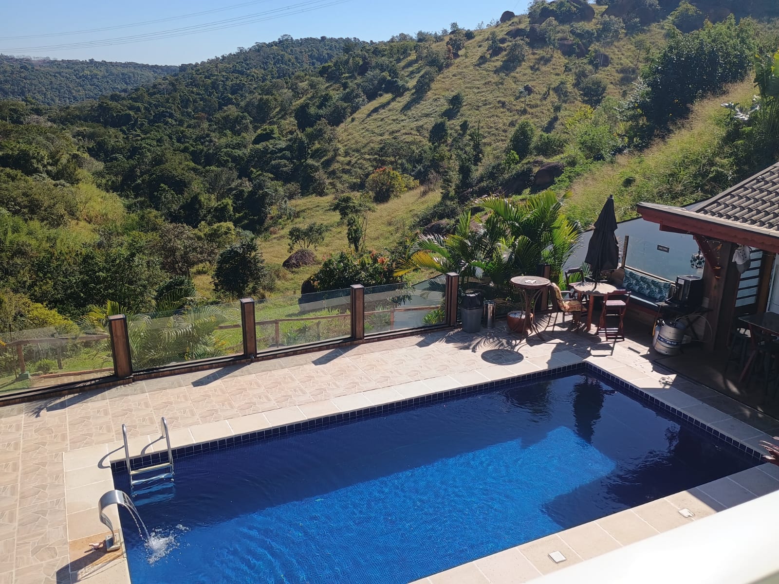 Casa de alto padrão com vista panorâmica no Horizonte Azul 2