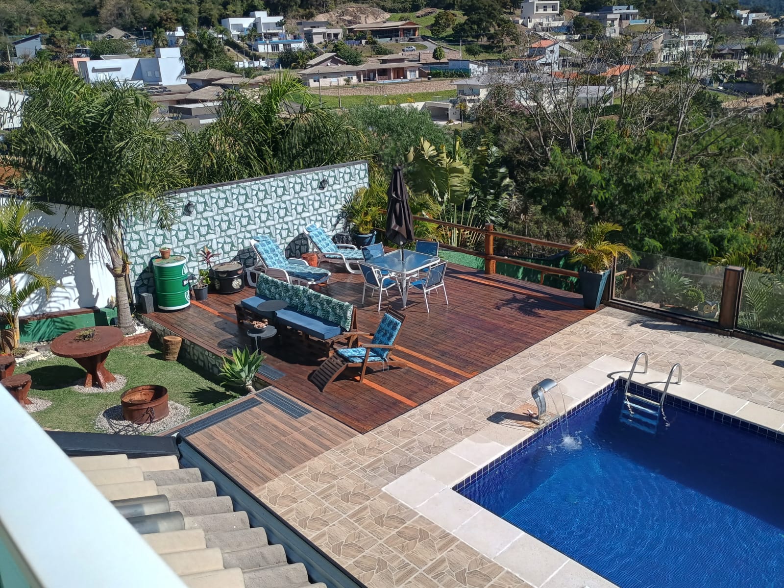 Casa de alto padrão com vista panorâmica no Horizonte Azul 2