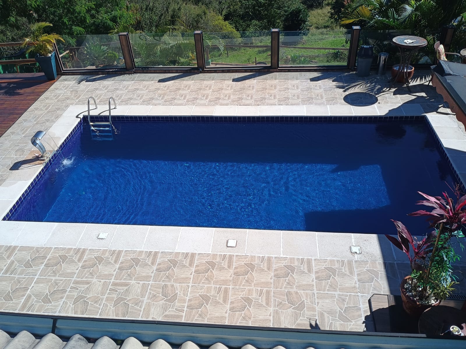 Casa de alto padrão com vista panorâmica no Horizonte Azul 2