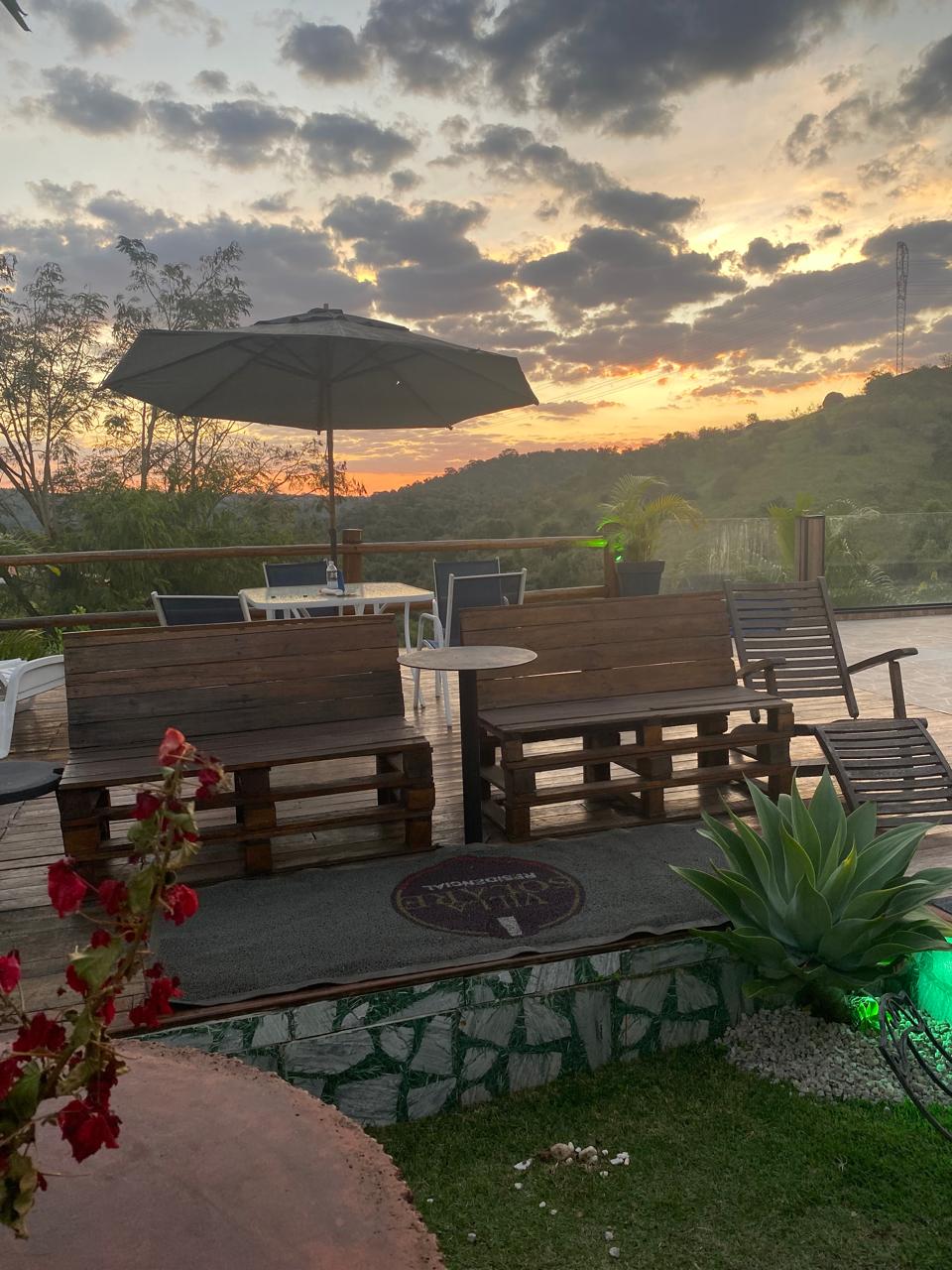 Casa de alto padrão com vista panorâmica no Horizonte Azul 2