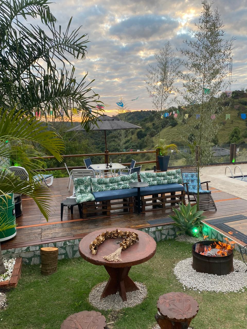 Casa de alto padrão com vista panorâmica no Horizonte Azul 2
