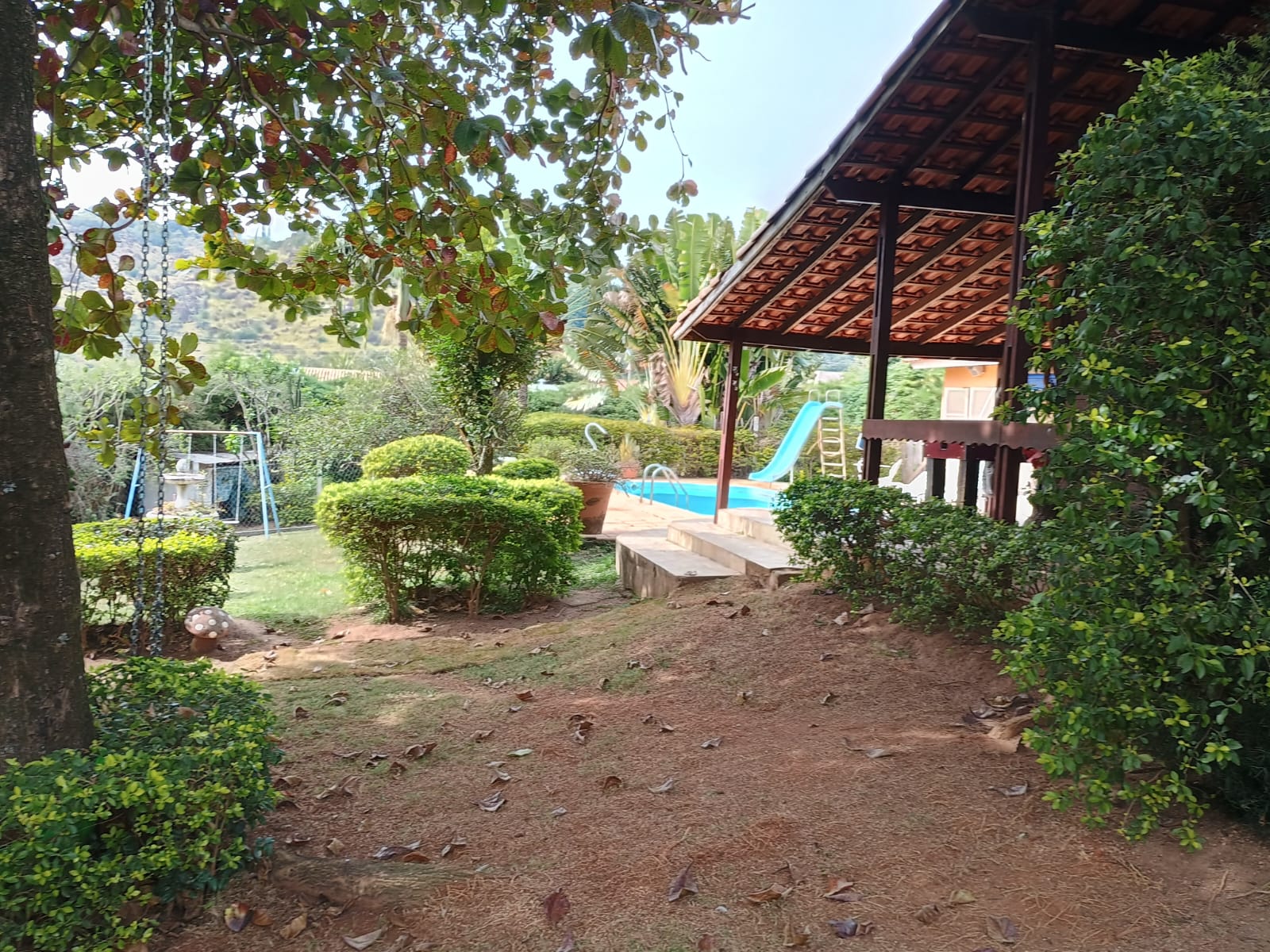 Casa em estilo rústica com piscina no São José do Ribeirão 