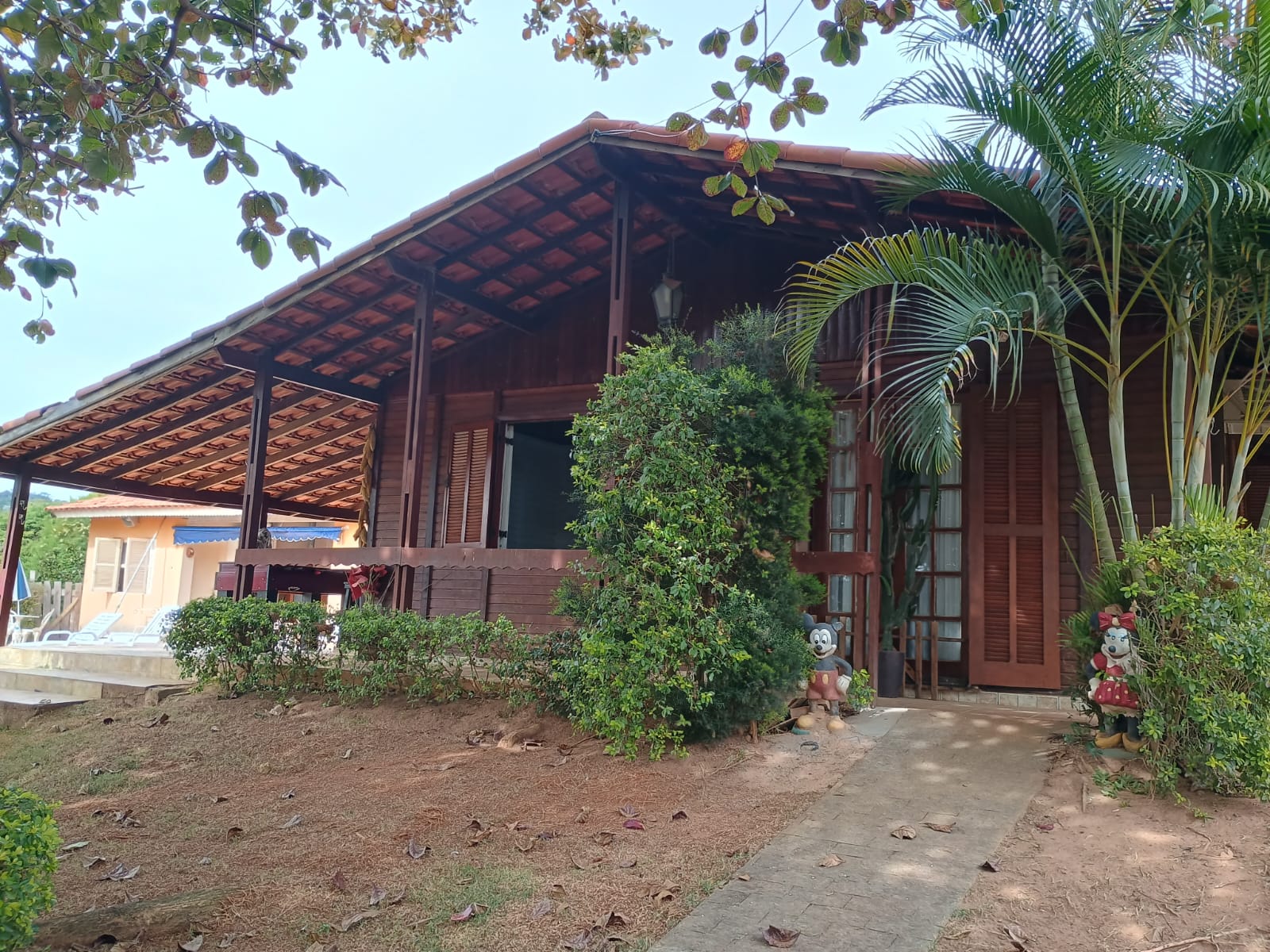 Casa em estilo rústica com piscina no São José do Ribeirão 