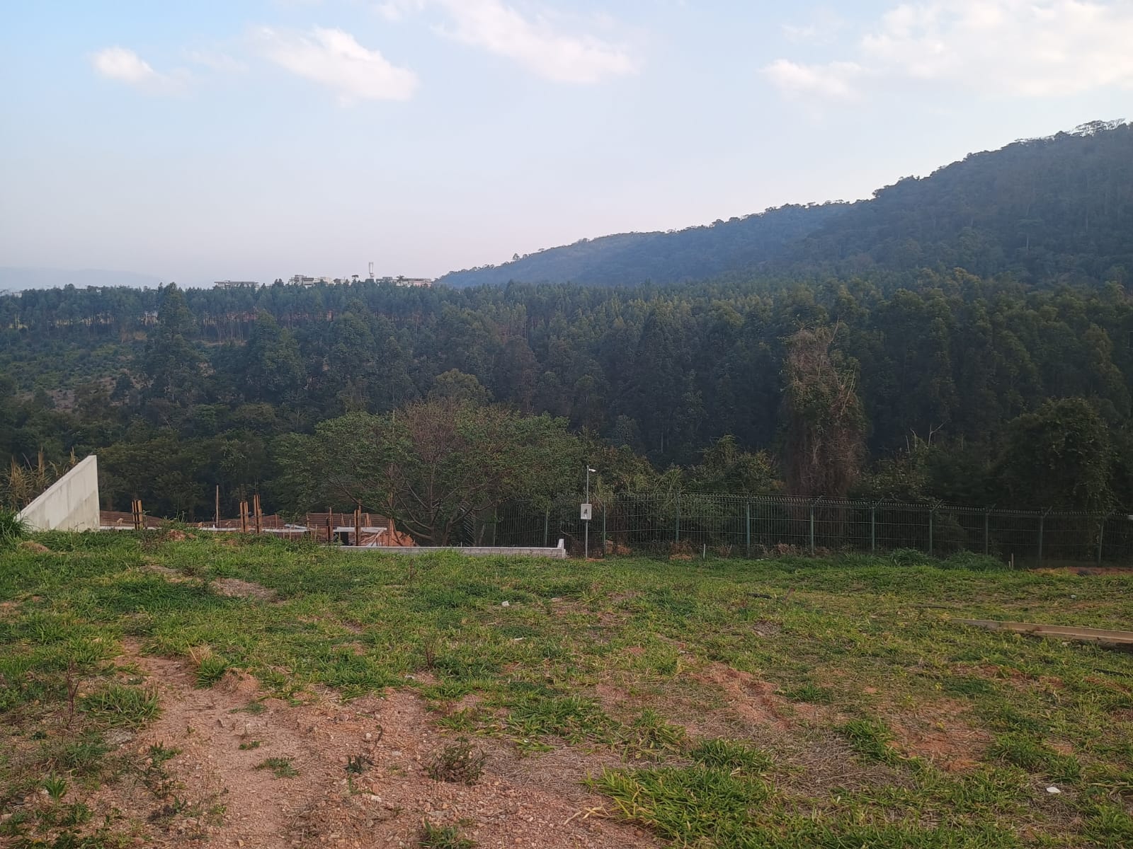 Terreno a Venda em Condomínio de Alto Padrão 