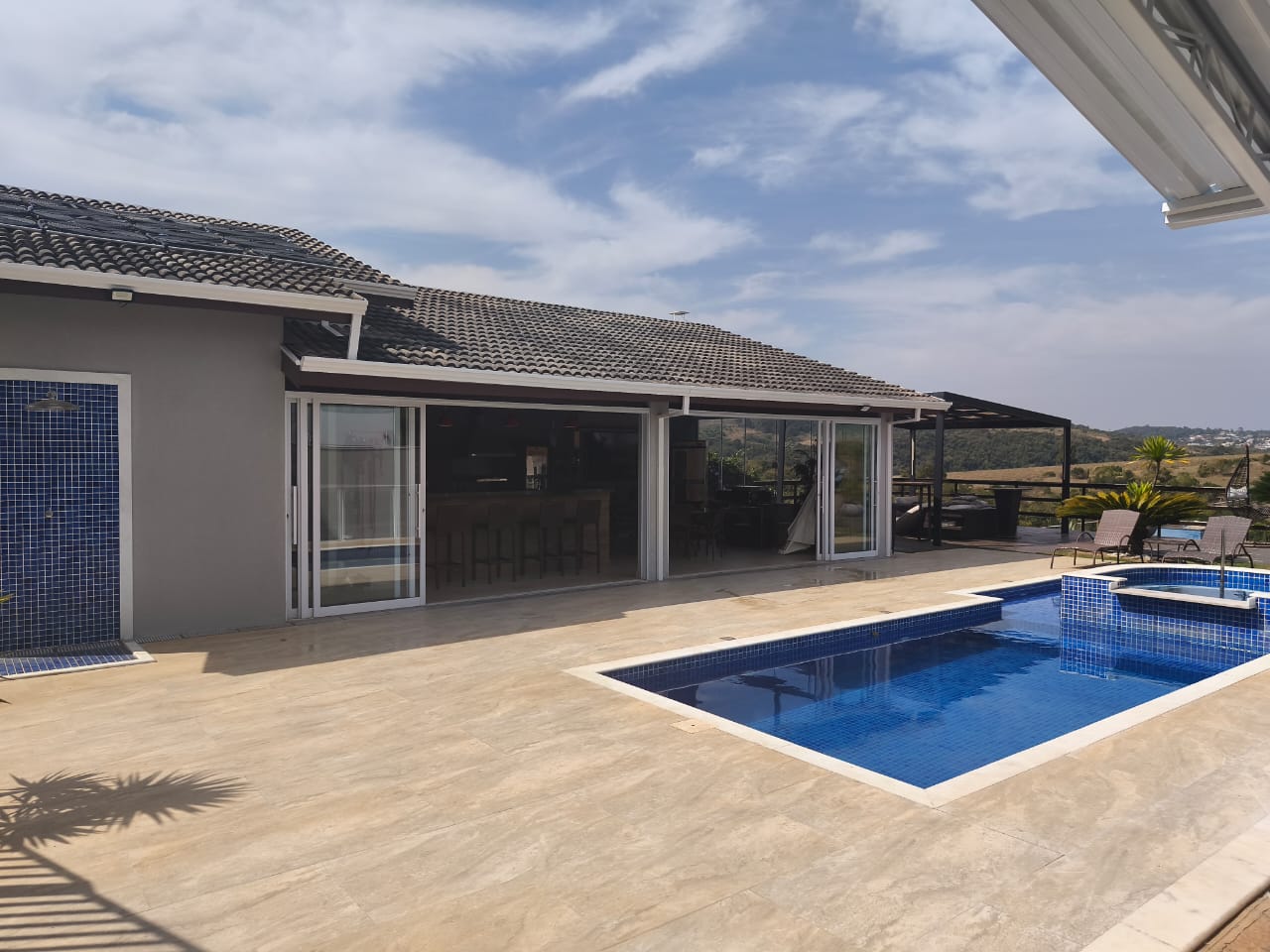 Casa com 3 Suítes e Piscina a Venda no Condomínio Horizonte Azul 2