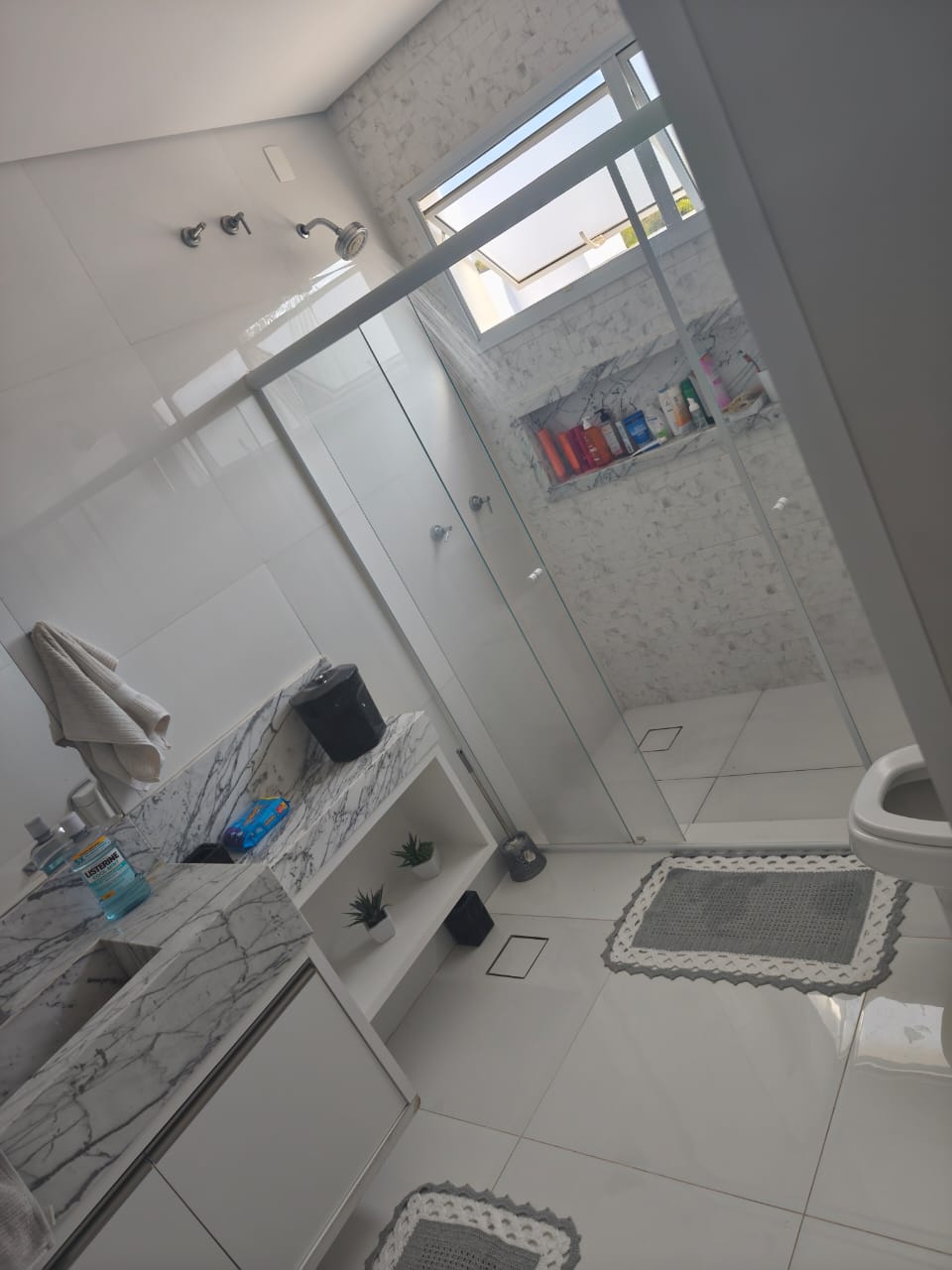 Casa com 3 Suítes e Piscina a Venda no Condomínio Horizonte Azul 2