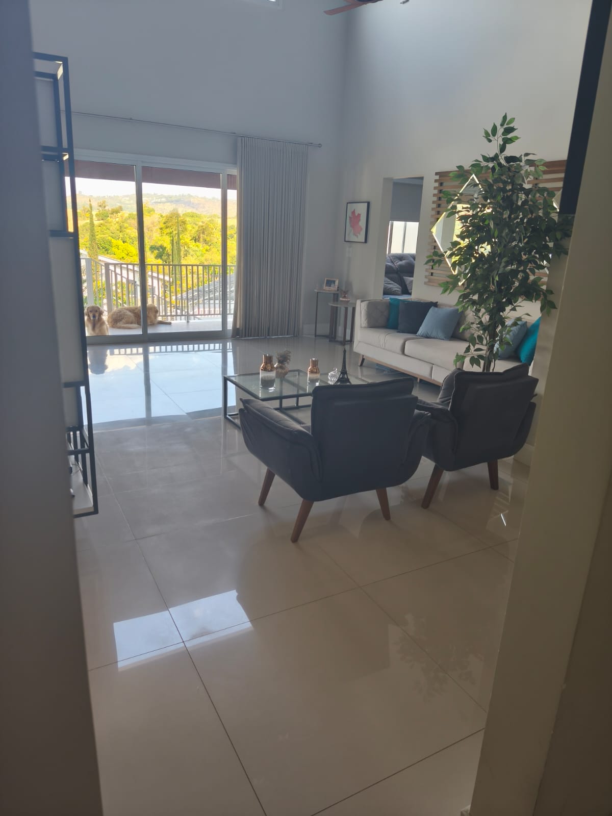 Casa com 3 Suítes e Piscina a Venda no Condomínio Horizonte Azul 2
