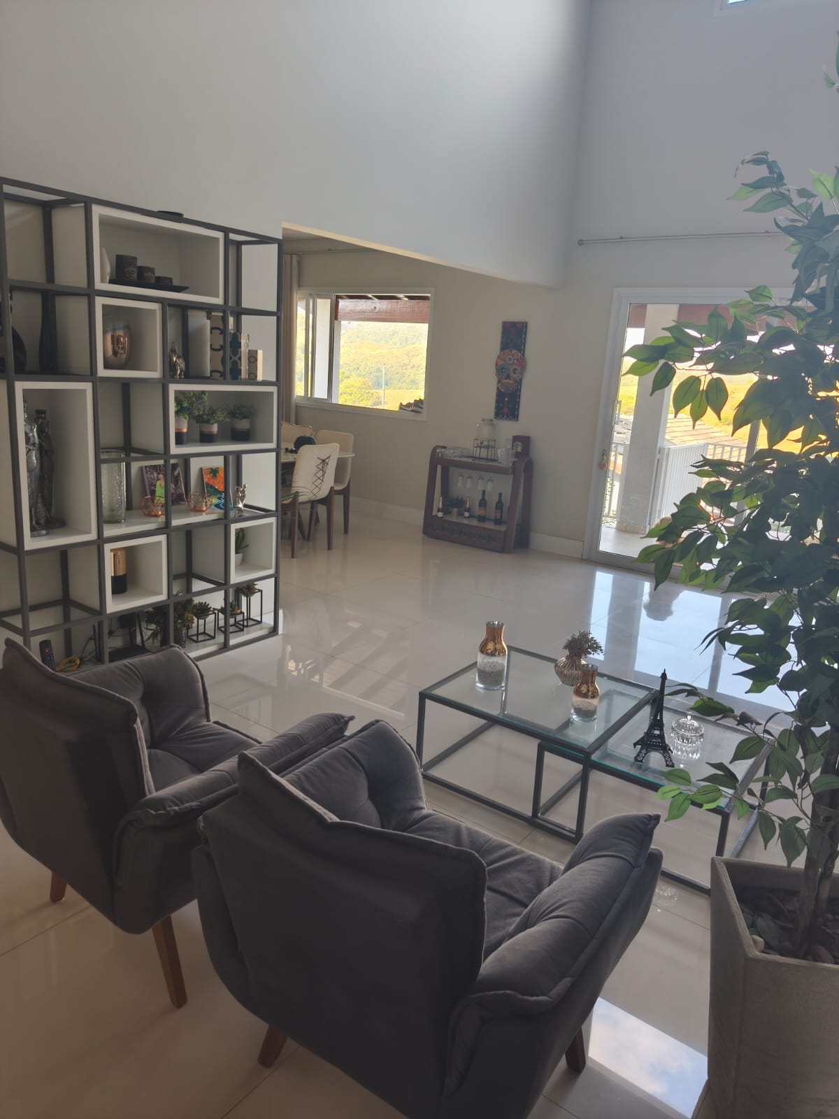 Casa com 3 Suítes e Piscina a Venda no Condomínio Horizonte Azul 2