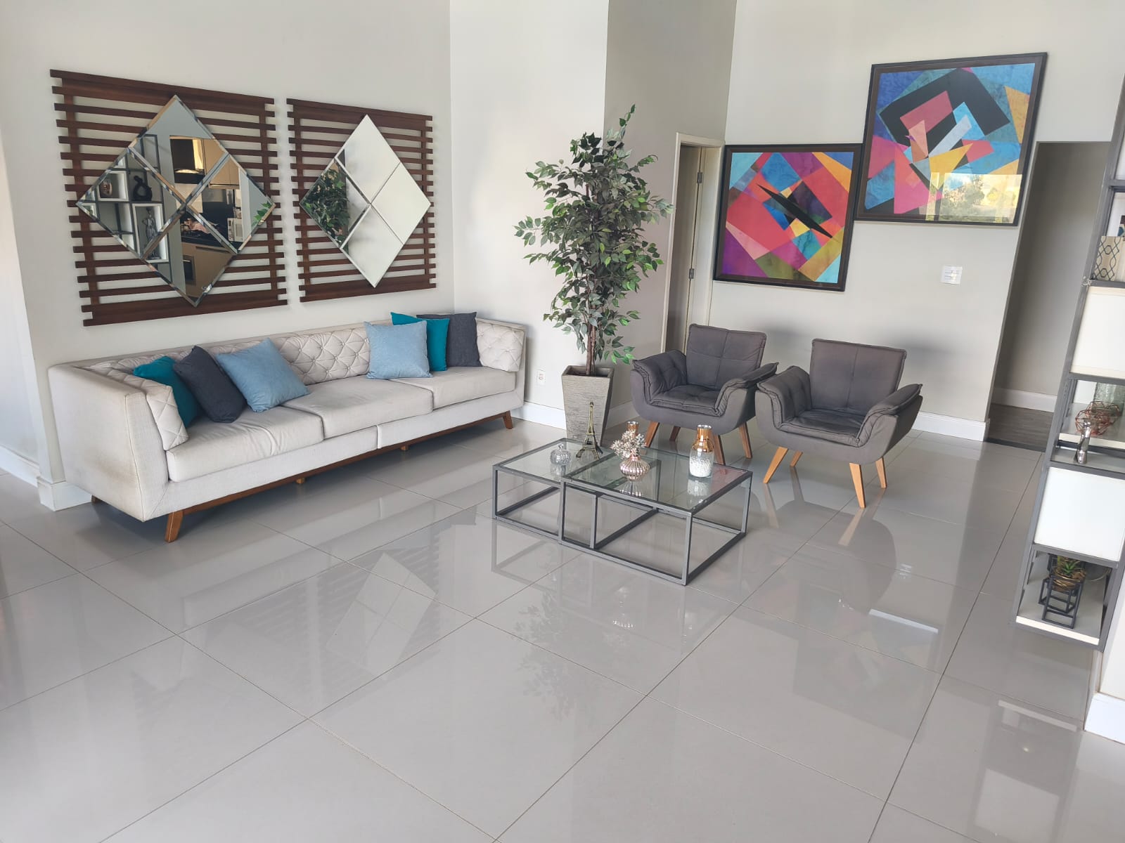 Casa com 3 Suítes e Piscina a Venda no Condomínio Horizonte Azul 2