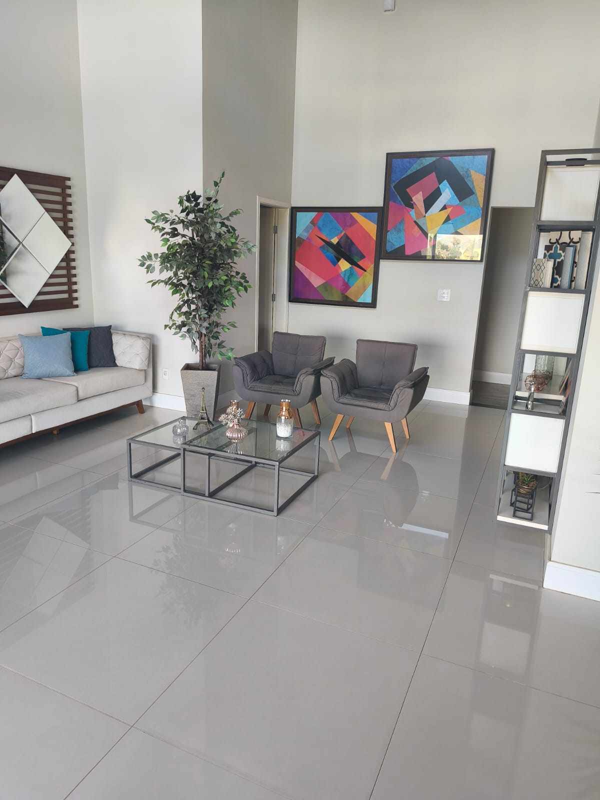 Casa com 3 Suítes e Piscina a Venda no Condomínio Horizonte Azul 2