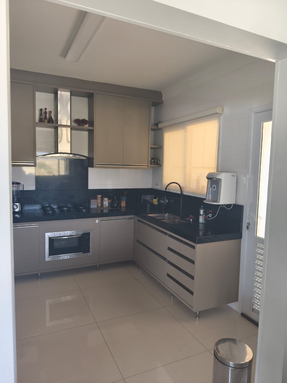 Casa com 3 Suítes e Piscina a Venda no Condomínio Horizonte Azul 2