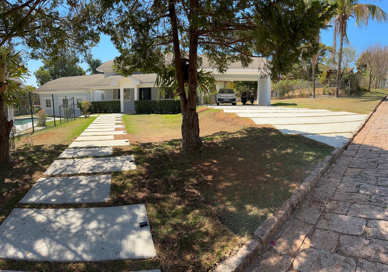 Casa de Alto Padrão a Venda no Condomínio Village Águas de Santa Elisa