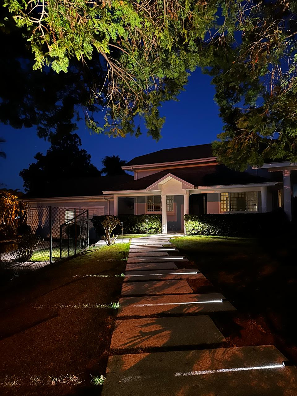 Casa de Alto Padrão a Venda no Condomínio Village Águas de Santa Elisa