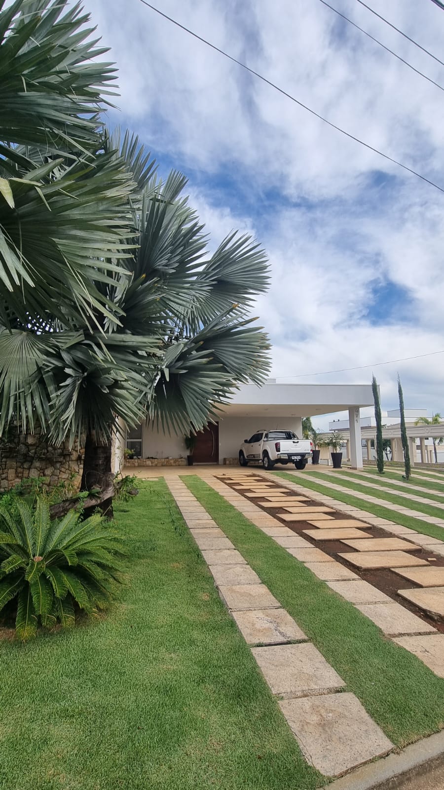 Casa de alto Padrão com 3 suítes e área de lazer a venda no Residencial dos Lagos