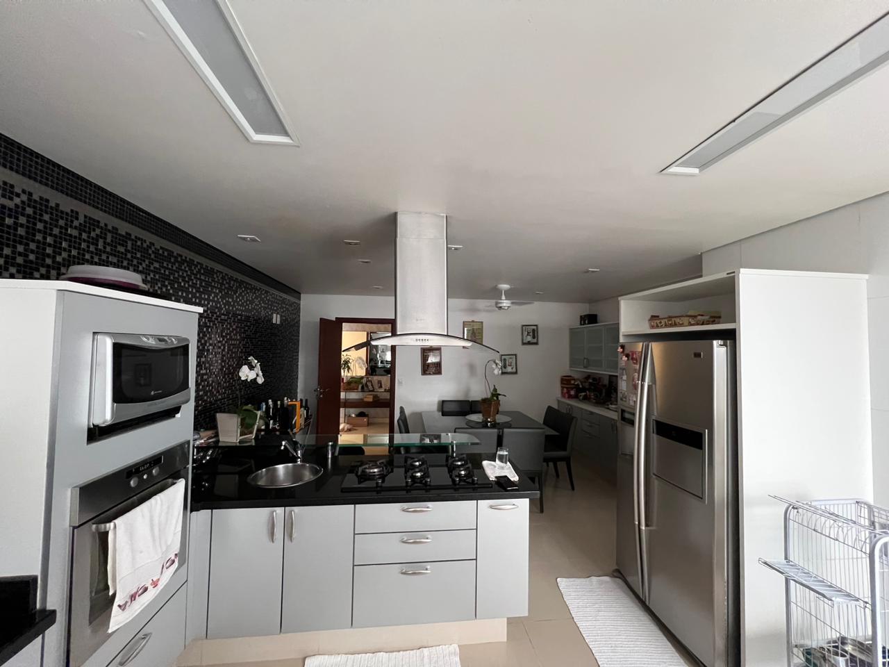 Casa de alto Padrão com 3 suítes e área de lazer a venda no Residencial dos Lagos