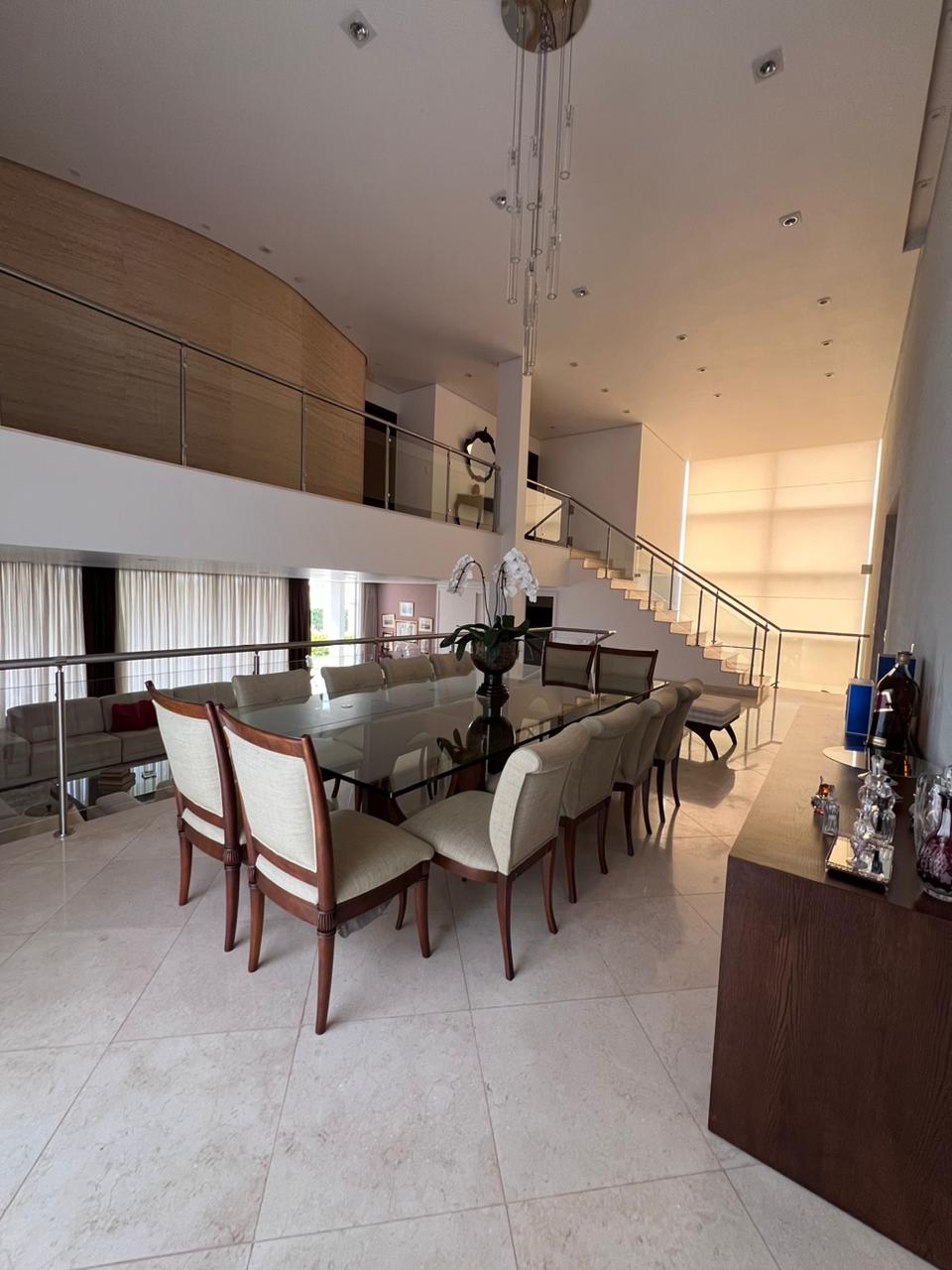 Casa de alto Padrão com 3 suítes e área de lazer a venda no Residencial dos Lagos