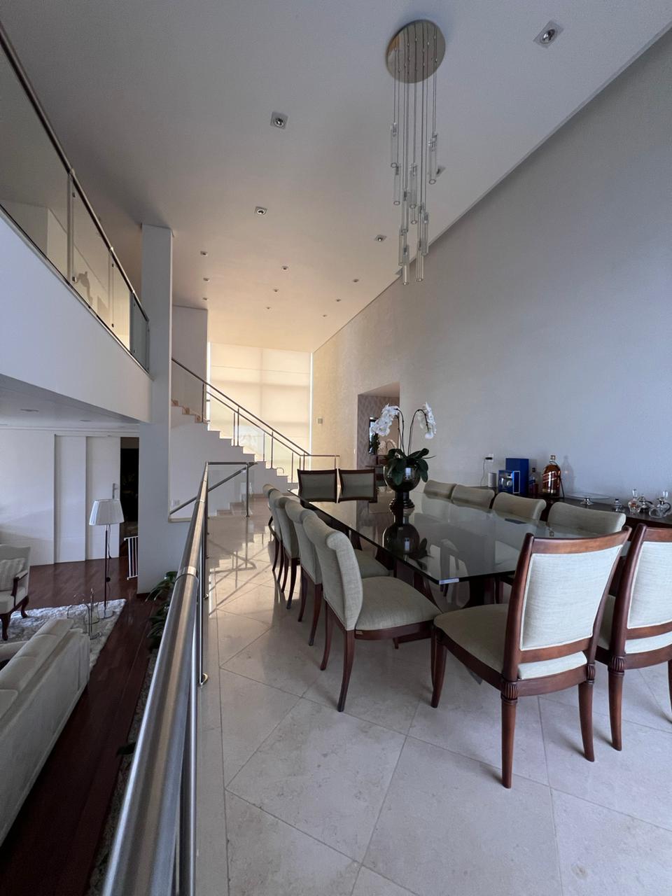 Casa de alto Padrão com 3 suítes e área de lazer a venda no Residencial dos Lagos