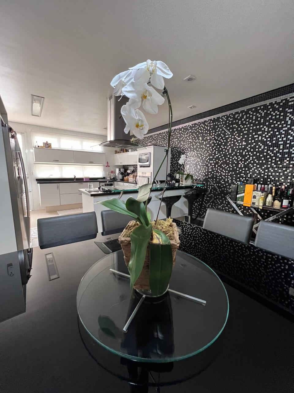 Casa de alto Padrão com 3 suítes e área de lazer a venda no Residencial dos Lagos