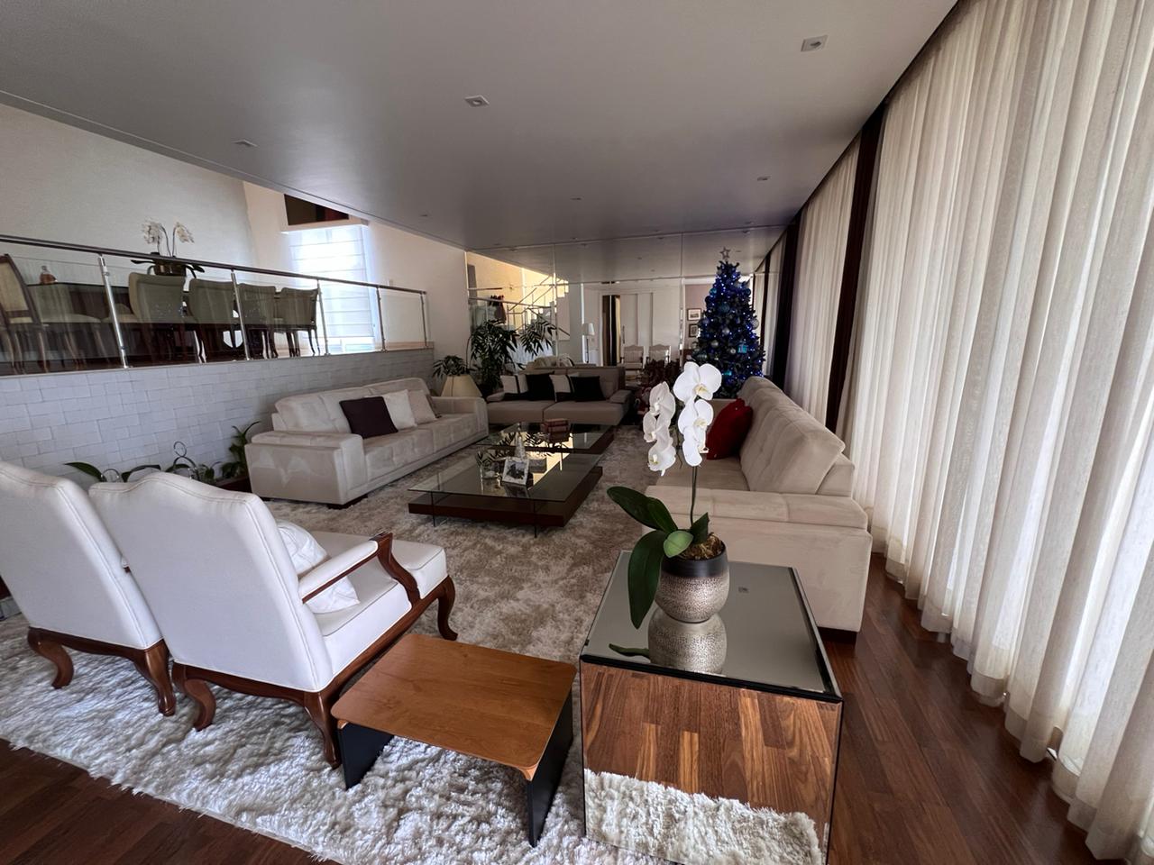 Casa de alto Padrão com 3 suítes e área de lazer a venda no Residencial dos Lagos