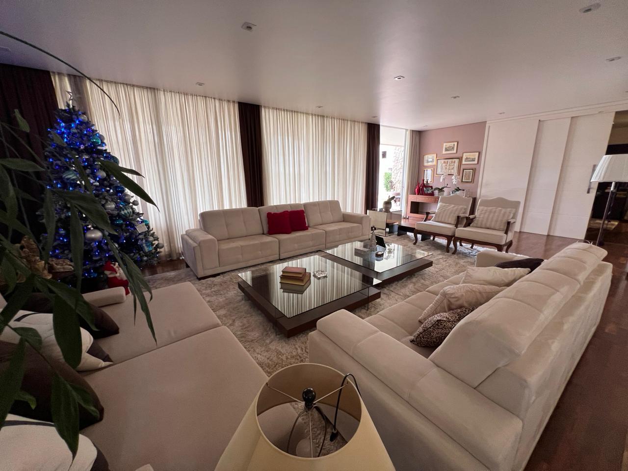 Casa de alto Padrão com 3 suítes e área de lazer a venda no Residencial dos Lagos