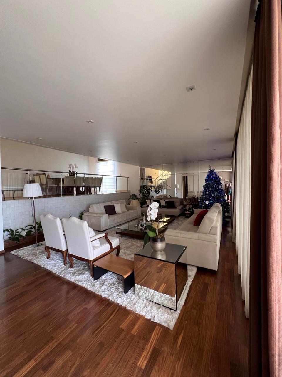 Casa de alto Padrão com 3 suítes e área de lazer a venda no Residencial dos Lagos