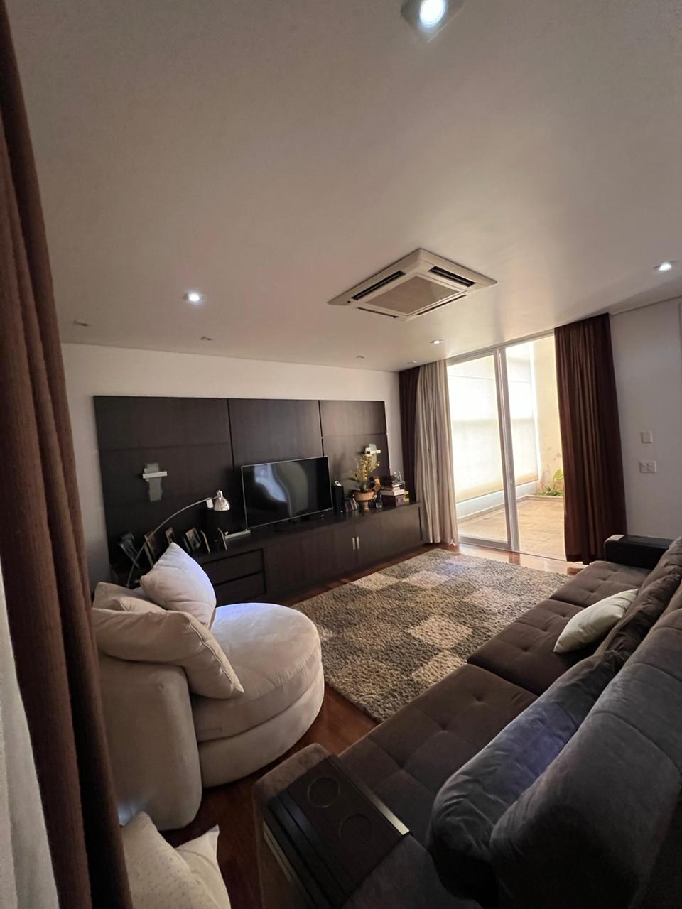 Casa de alto Padrão com 3 suítes e área de lazer a venda no Residencial dos Lagos