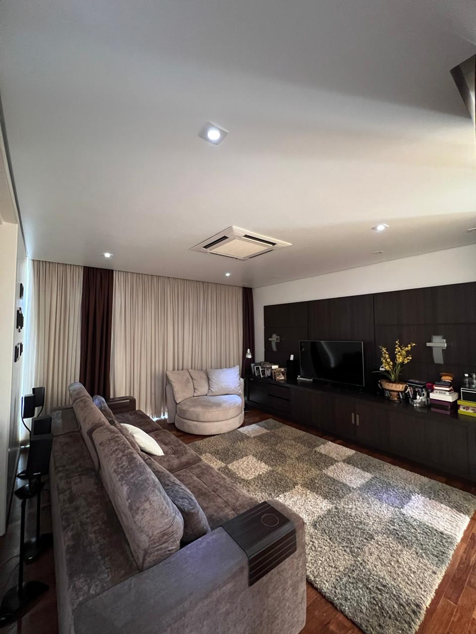 Casa de alto Padrão com 3 suítes e área de lazer a venda no Residencial dos Lagos