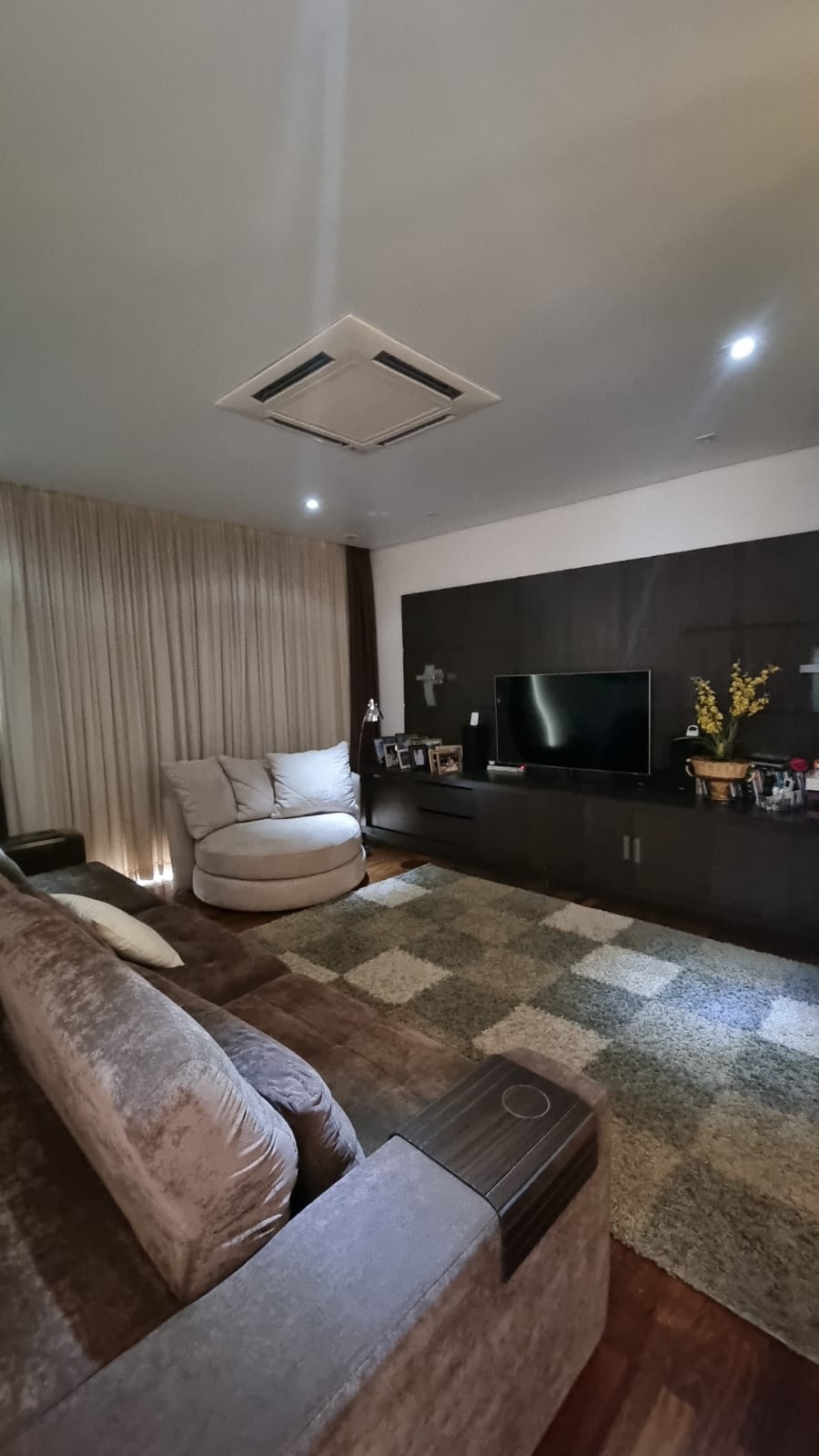 Casa de alto Padrão com 3 suítes e área de lazer a venda no Residencial dos Lagos