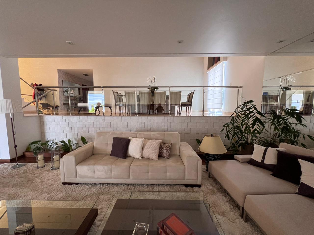 Casa de alto Padrão com 3 suítes e área de lazer a venda no Residencial dos Lagos